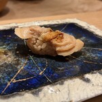 鮨 一二郎 - 煮蛤はプリプリで旨みがしっかり含まれています。