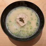 鮨 一二郎 - ああ〜。。。日本人で良かった〜と実感する、塩ブリ大根の白味噌の椀。ブリ大根、美味しくて震えますね。