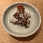 鮨 一二郎 - ぷりっ！ぷりっ！吸盤が吸い付いて来そうな蛸！！この食感は初めてですΣ(ﾟдﾟ；)