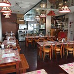 Shikinkaku - 紫金閣 ＠茅場町 店内 早めの時間のランチ訪問