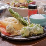 桶家乃隠居 - 天ぷら盛り合わせ