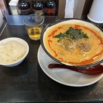 中華麺食堂 かなみ屋 - 料理写真:四川坦々麺(太麺、味噌ベース)+半ライス(サービス) 990円