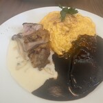 Bistro Omme - ～オムライス～本日の季節前菜7種盛り合わせ付き
                        ドレープオムライス"blanc et noir”あいがけソース