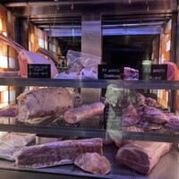  「メトロポリタングリル」 ヒルトン東京 - 肉のショーケース