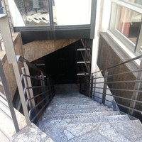RISTORANTE YAGI - 店内に向かう地下への階段