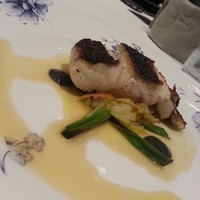 RISTORANTE YAGI - 平目のポアレ　お皿はウエッジウッド