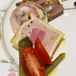 ラ・トリロジー - 豚タンのテリーヌ・鶏肉のハム・鴨肉のパテ