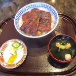 231061840 - 三切丼 3,300円（税込）。