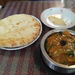 デュセニ村８ - チーズナンと薬膳カレー