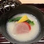 多仁本 - 鴨の肉団子みたいなやつの白味噌仕立て。お正月っぽーい！はんなり。わぁ〜信号機みたい！とかもうちょっと良い感想言えないのかなぁ自分