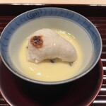 多仁本 - 河豚の白子。焼いてるとこ見えちゃってテンション爆上がり！茶碗蒸しのことを玉…玉ナントカというらしい(やっぱ覚えらんない)ちっと山椒がきいてて、下のキクラゲと百合根がまたうみゃあ。百合根好き♡