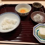 多仁本 - 卵かけご飯♡卵は卵黄のみ、全卵と選べます。見た目的に卵黄だけのが美味しそうだけど白身勿体無くない？という貧乏性精神丸出しの全卵一択