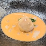 レストラン スノゥ - 低温調理した寒ザワラとムース。福岡の蕪。カツオ菜。薩摩甘エビで作ったソース。