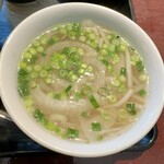 Betonamuresutoran Nonra - ランチメニュー「野菜のサラダ麺セット」(1280円)のスープ