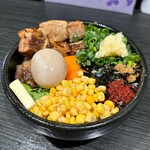 らーめんまぜそば あらし - 看板のまぜそば
            (角切りチャーシュー,味玉,のり,コーン,卵黄,バター)