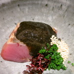 神保町 傳 - 25年12月　メジマグロたたきヅケ　海苔添え