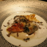 エクアトゥール - 25年12月　スモークしたオマール海老と赤穂牡蠣のポアレ、白子のソースとトリュフの香り