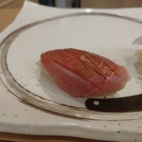 北新地 鮨 天ぷら いわい - 中トロ。 青森産と言っていましたが、質は中くらい