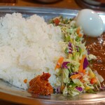 ポークビンダルー食べる副大統領 - 野菜サラダが面白い