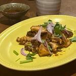 スパイスとお酒 食楽たべ - 椎茸のペッパーフライ