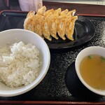 フォーシンタスキッチン - 餃子ダブル定食