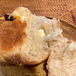 METRO MARKET - 胡桃パンの生地は素朴な味。