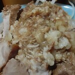 ラーメン 盛太郎 - コールその１のアブラ。繊維質？ポイのが入るので、コテコテギタギタなアブラでないのはありがたいです。