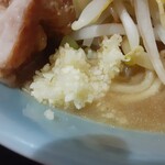 ラーメン 盛太郎 - コールその２はニンニク少し。帰宅前ということで、マシたりしたら途中や帰宅後にエライ目にあいかねないので(汗)