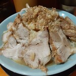 ラーメン 盛太郎 - チャーシュー麺(並)の麺カタメ。豚さんは４枚載ることになっていますが、４枚プラスアルファて感じだったような。脂身は多めでした。