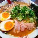 楽縁 - 豚骨煮干ラーメン：730円