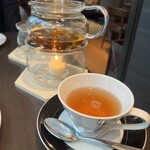 バーアンドダイニング トレント - ポットカバーの紅茶はあったけど、こんな風に温める様式は初めてでここでも感動。