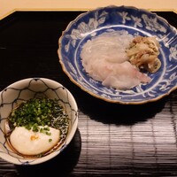 道人 - .....四品目　向付　てっさ&てっぴ（淡路島の天然とらふぐ３.５㎏）　白子ぽん酢.....