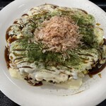 たこ焼き・鉄板焼き 光ちゃん - ミックス焼き750円(税込み)。この大きさでこの価格はコスパ良し。