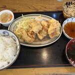 Taishuushokudou Torimine - とり天定食（以前はソーキそばだったけど、この日はワカメスープ）