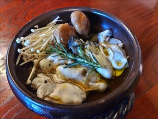 Kominka Shokudou Sanada No Mori - 牡蠣とキノコのアヒージョ