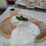 スイーツアトリエ アンジュジュメール - プレミアムパンケーキ