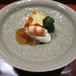 天雅 - 先付です。車海老に釧路のウニなどが。チーズを加えたカリフラワーソースが絶妙です。☆は鳴門金時です。