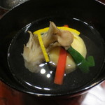 天雅 - 海老真蒸と舞茸のお椀。奥のある良いお出汁です。