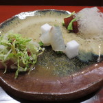 天雅 - お造りです。マグロの漬けには淡醤油。平目には海のヌーヴェ。炙り金目は白菜と和えられて。