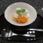 天雅 - デザートの次郎柿とラ・フランスのマリアージュ。