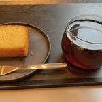 ブルーボトルコーヒー - オレンジカントリーケーキとホットコーヒー