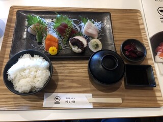 Washoku Kicchin Daihama - 旬のお刺身定食、1,500円。