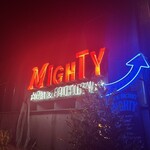 Bar&FACTORY MIGHTY - 住宅街でかなり目を引くネオン看板