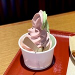 Arashiyama Sakuramochi Ine - 桜と抹茶ミックスソフトクリーム