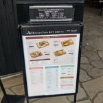 Be-Kari-Ando Te-Buru Toufu Ya Ashiyu Kafe - 店頭の案内板