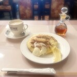ヒュッテ - シナモンホットケーキ＆ウインナーコーヒー