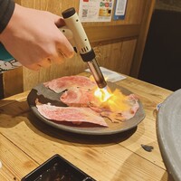 個室焼肉匠 - 和牛炙り寿司