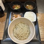 蕎斬 - ランチ蕎麦(1,000円)
            ○麺大盛り(+300円)
            出汁カレー
            トロトロ豚肉出汁
            自家製二八蕎麦
            ヒレカツ
            白ご飯