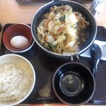 すき家 - 牛すき鍋定食（たまご1個）850円