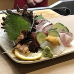 Mimasu Zushi - 刺身はカンパチ、真鯛、マグロ、クエ、イカ・ウニ、サザエ！